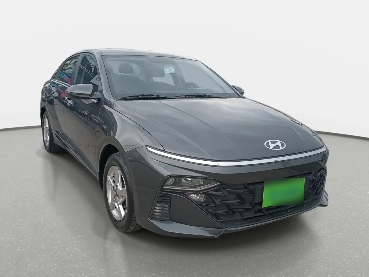 Hyundai Accent 1.5 Plus 4x2 Mt 4p año 2024