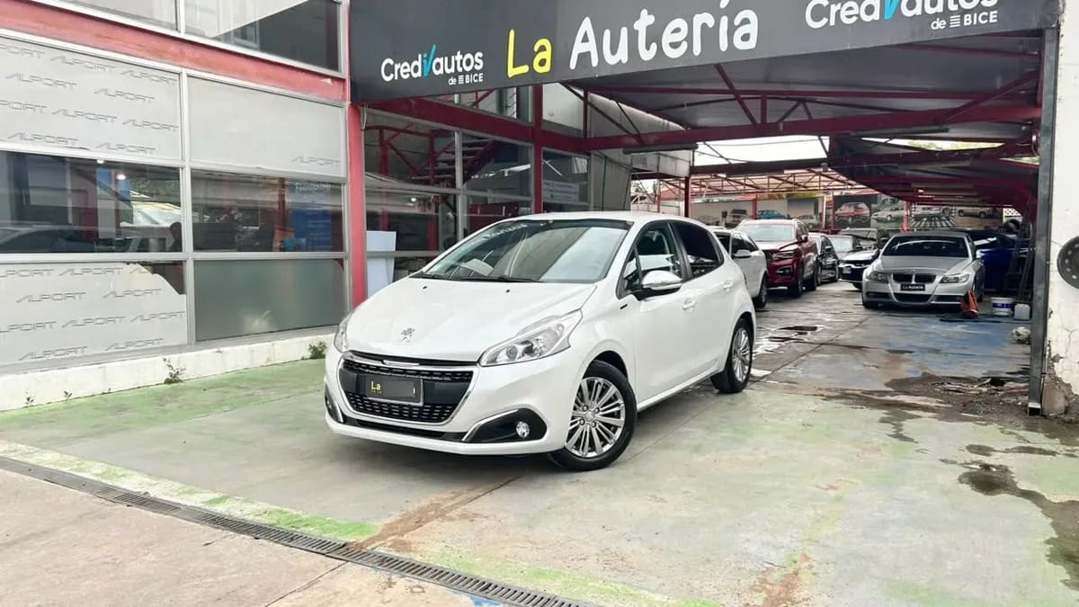 Peugeot 208 1.2 Mt año 2021 Peugeot 208 1.2 Mt año 2021