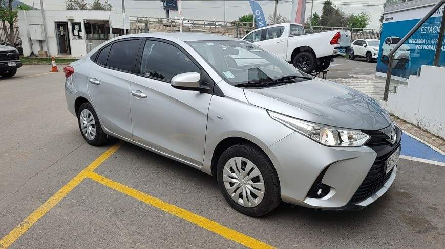 Toyota Yaris Sedan 1.5 Gli E 4x2 At 4p año 2022 Toyota Yaris Sedan 1.5 Gli E 4x2 At 4p año 2022