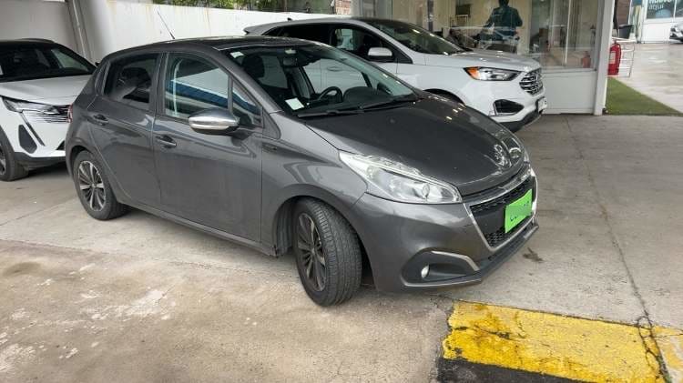Peugeot 208 1.5 Signature+ Bluehdi Diesel 4x2 100 Mt5 5p año 2020 Peugeot 208 1.5 Signature+ Bluehdi Diesel 4x2 100 Mt5 5p año 2020