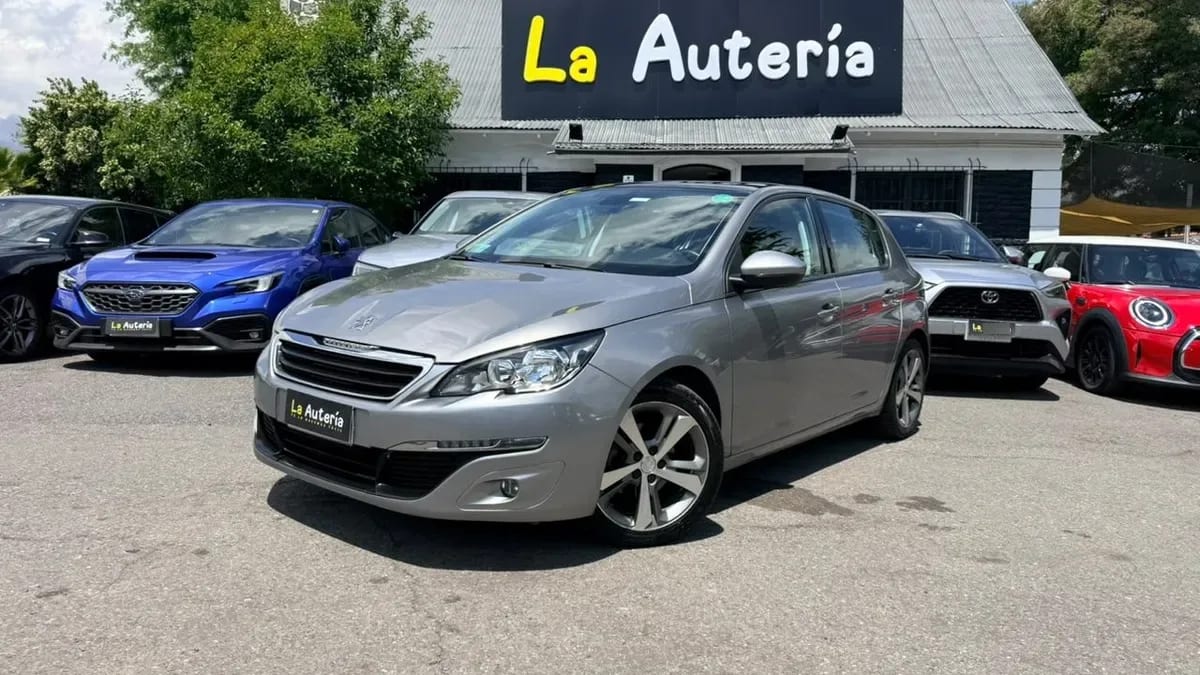 Peugeot 308 1.2 Allure Pack Puretech 130hp At año 2017 Peugeot 308 1.2 Allure Pack Puretech 130hp At año 2017