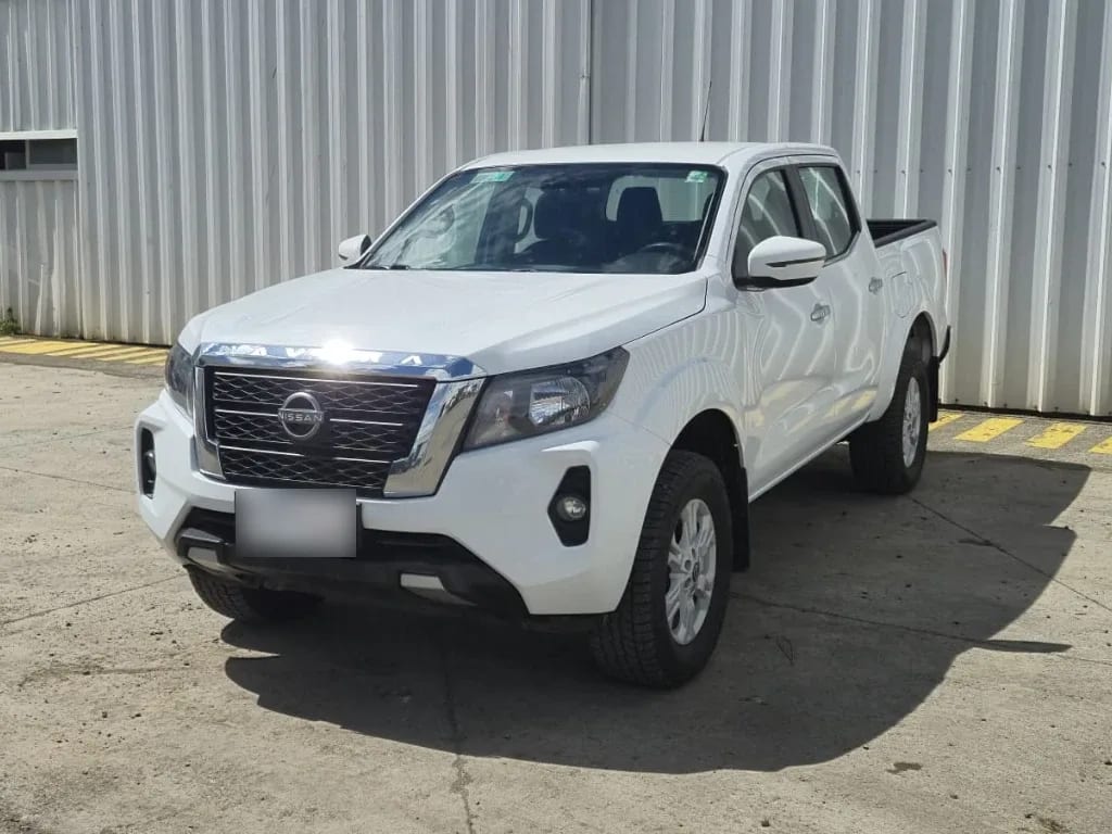 Nissan Navara D Cab 2.3 4x2 Xe Mt año 2023 Nissan Navara D Cab 2.3 4x2 Xe Mt año 2023