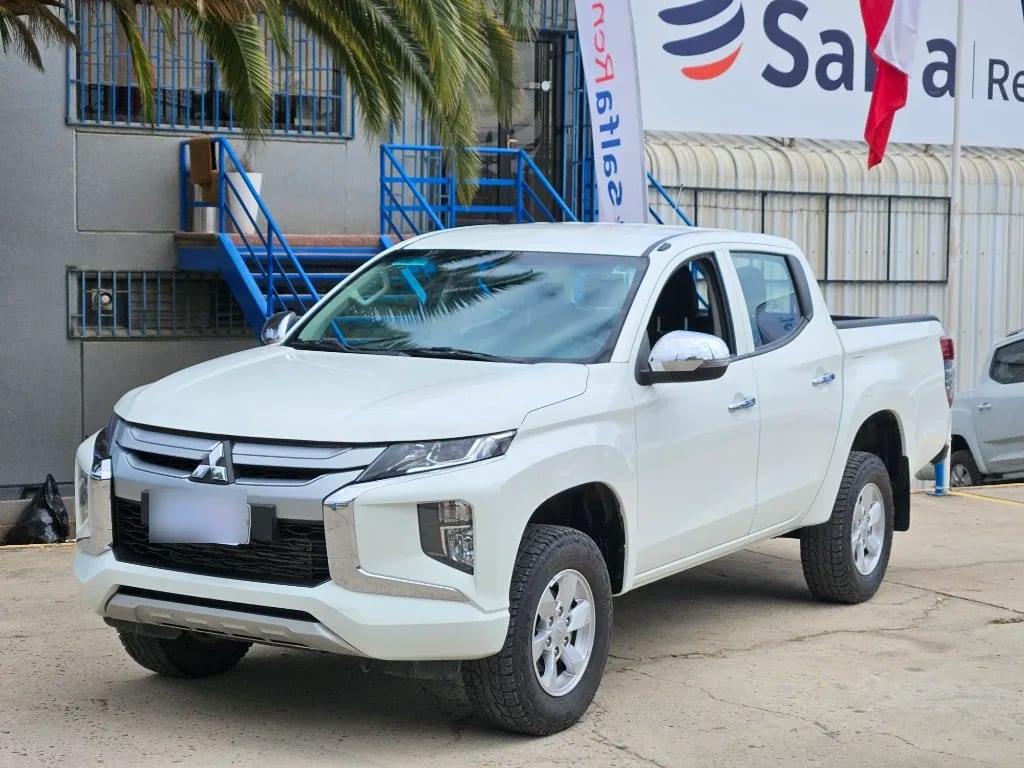 Mitsubishi L200 L 200 Katana D/c 2.4 Td Mt Cr año 2022 Mitsubishi L200 L 200 Katana D/c 2.4 Td Mt Cr año 2022