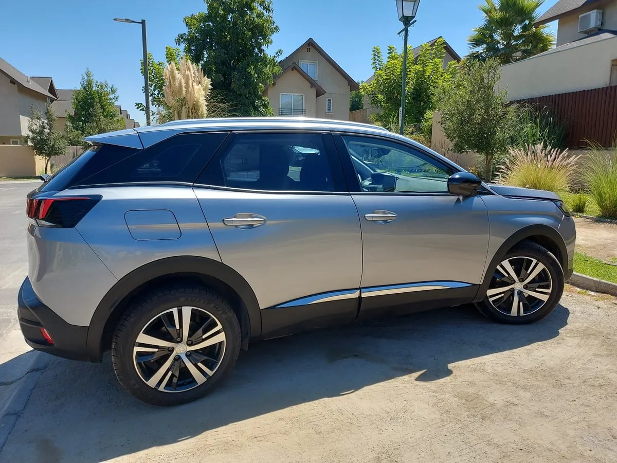 PEUGEOT 3008 1.5 Active Bluehdi 130 Mt Diesel año 2023 PEUGEOT 3008 1.5 Active Bluehdi 130 Mt Diesel año 2023