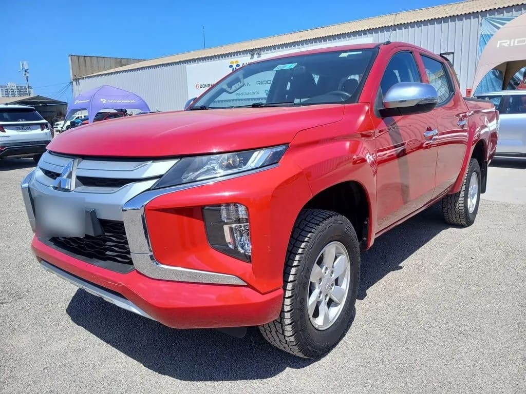 Mitsubishi L200 Katana 2.4 Diesel 4x2 T/m año 2022 Mitsubishi L200 Katana 2.4 Diesel 4x2 T/m año 2022