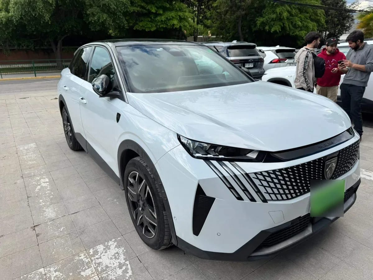 Peugeot 3008 1.2 Gt Mhev 4x2 136 Edct At 5p año 2025