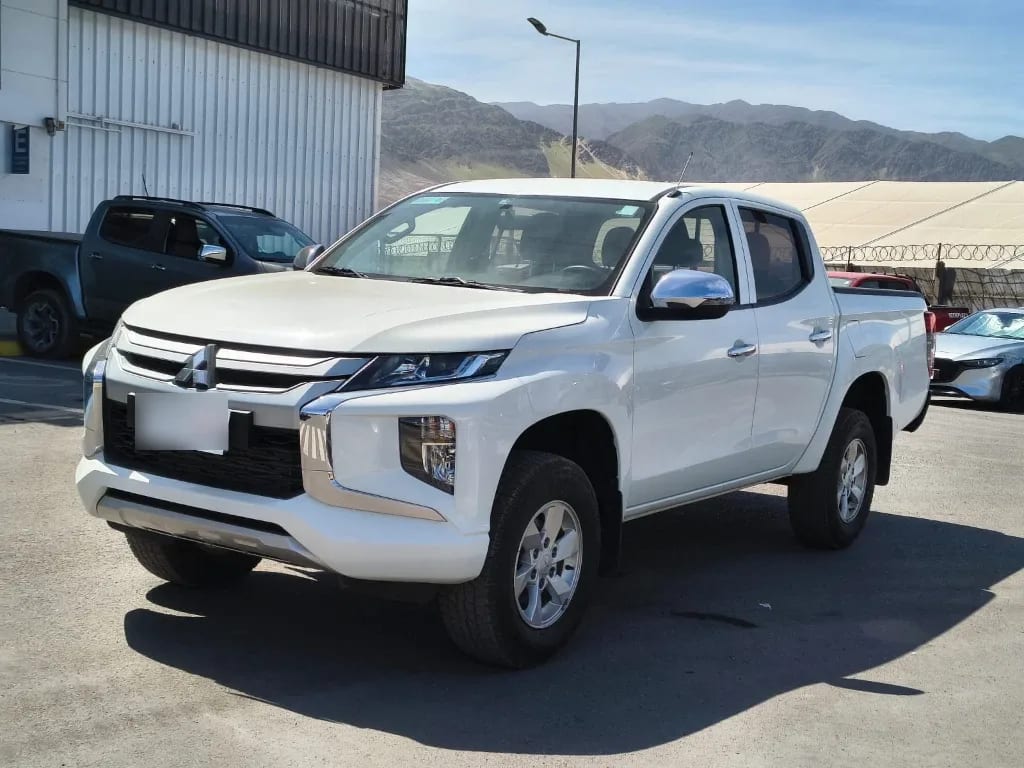 Mitsubishi L200 Katana D/c 2.4 Tdi Mt Crt 4x4 año 2021 Mitsubishi L200 Katana D/c 2.4 Tdi Mt Crt 4x4 año 2021