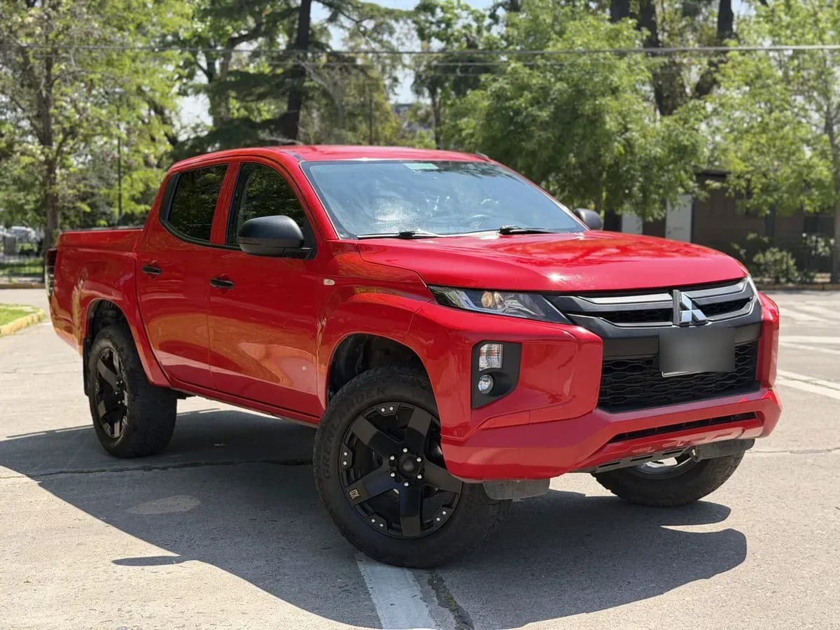 Mitsubishi L200 2.4 Work Cr Diesel Wf Dob. Cab. 4x2 Mt 4p. año 2021 Mitsubishi L200 2.4 Work Cr Diesel Wf Dob. Cab. 4x2 Mt 4p. año 2021