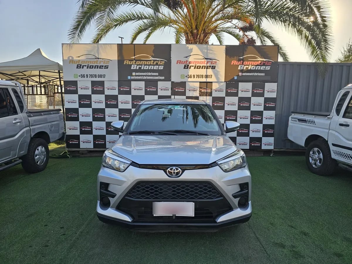 Toyota Raize 4x2 1.2cc año 2023 Toyota Raize 4x2 1.2cc año 2023