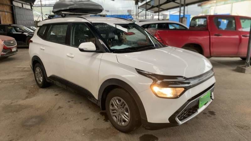 Kia Carens 1.5l Lx 4x2 6mt 5p año 2022 Kia Carens 1.5l Lx 4x2 6mt 5p año 2022