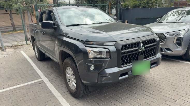 Mitsubishi L200 2.4 Katana Xm Diesel 4x2 Dob. Cab. Euro6 Mt 4p año 2026