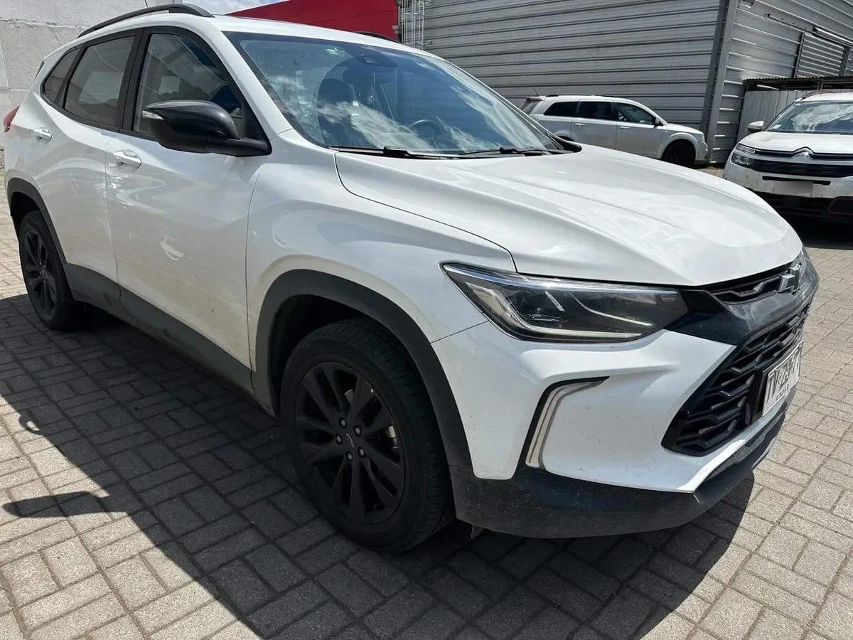 Chevrolet Tracker 1.2t Rs R 4x2 At 5p año 2025