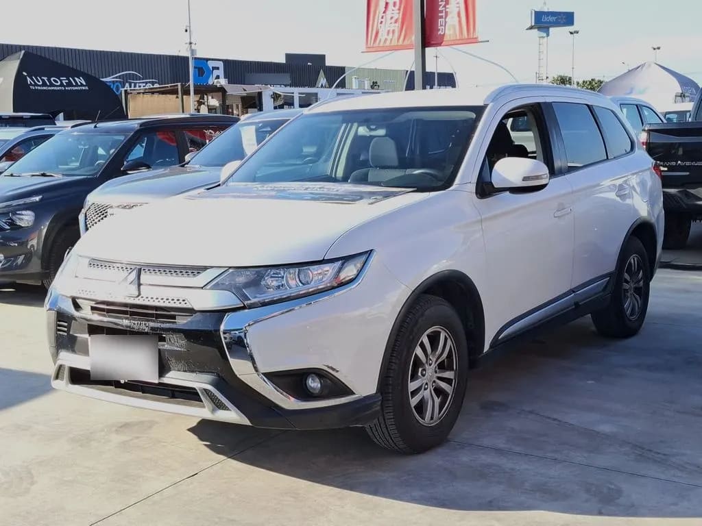 Mitsubishi Outlander 2.0 Aut año 2021 Mitsubishi Outlander 2.0 Aut año 2021