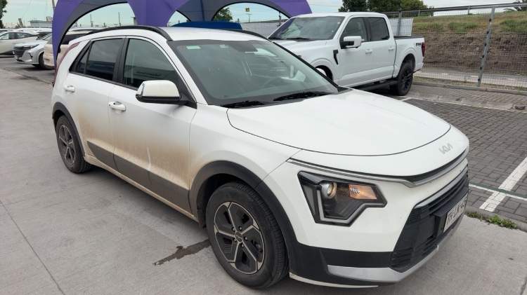 Kia Niro 1.6l Gdi Lx Hev Hybrid 4x2 6dct At 5p año 2024