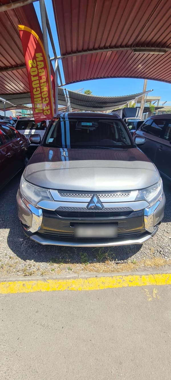MITSUBISHI OUTLANDER 2.0 4x2 At año 2019
