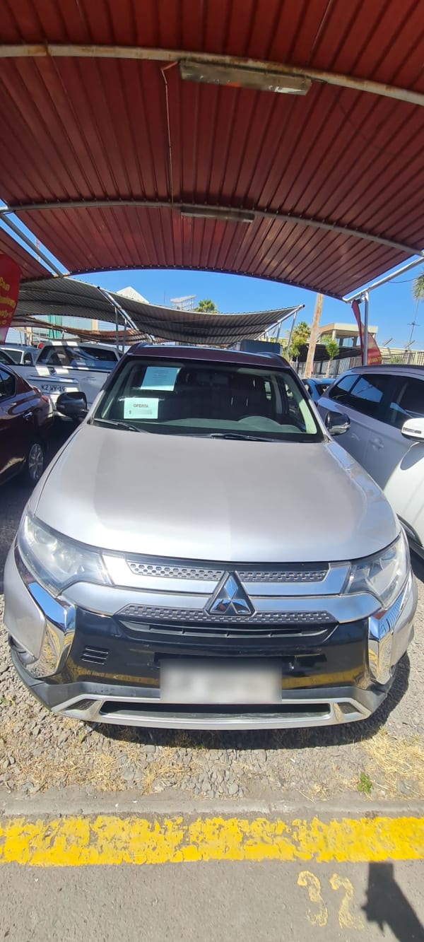 MITSUBISHI OUTLANDER 2.0 4x2 At año 2019