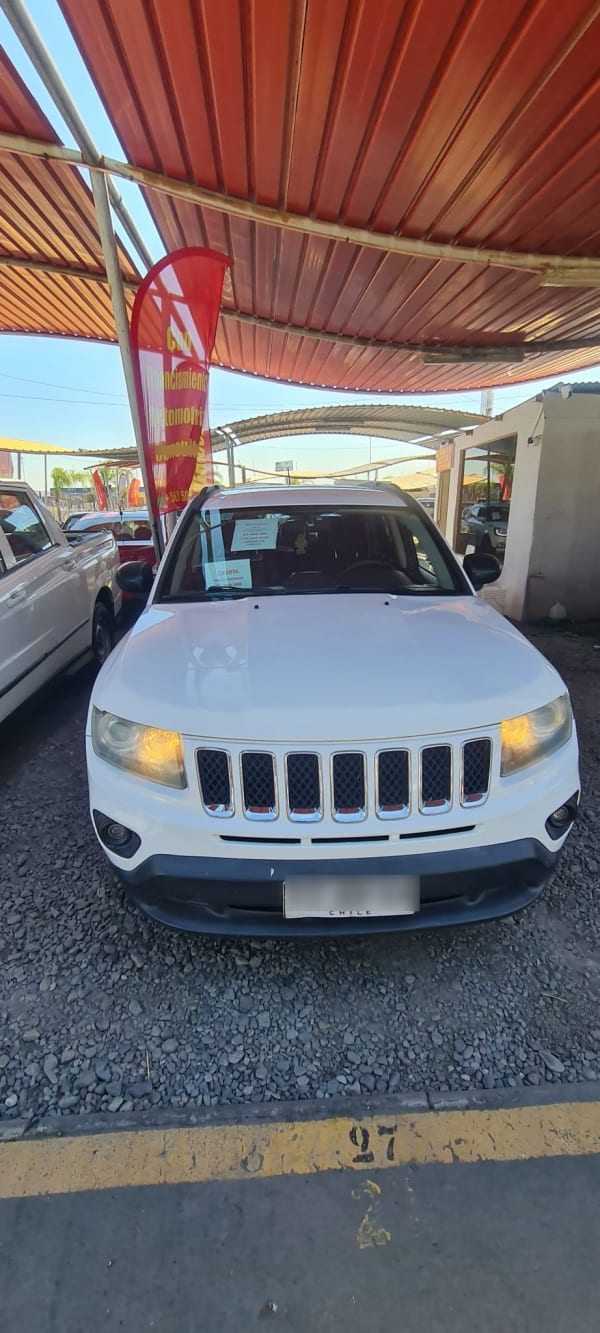 JEEP COMPASS 2.4 Sport At 4x4 año 2014 JEEP COMPASS 2.4 Sport At 4x4 año 2014