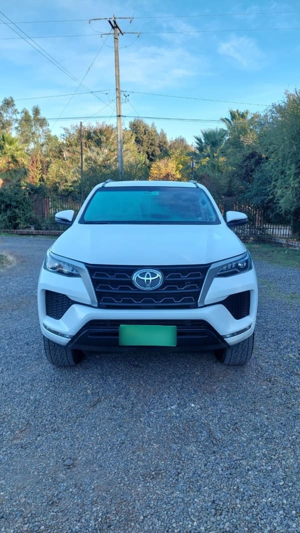 TOYOTA FORTUNER 2.7 Sr5 At año 2022 TOYOTA FORTUNER 2.7 Sr5 At año 2022
