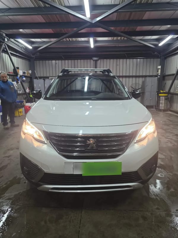 Peugeot 5008 1.6 Allure 4x2 6at 5p año 2018 Peugeot 5008 1.6 Allure 4x2 6at 5p año 2018