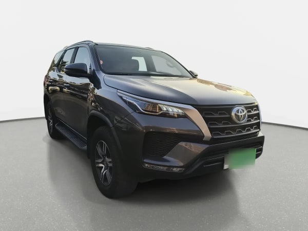 Toyota Fortunner 2.7 Sr5 4x2 At 5p año 2022 Toyota Fortunner 2.7 Sr5 4x2 At 5p año 2022