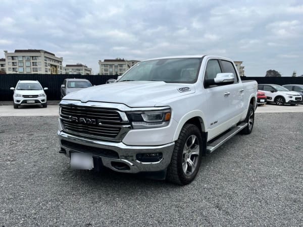 RAM 1500 5.7 Crew Cab Laramie At 4x4 año 2020 RAM 1500 5.7 Crew Cab Laramie At 4x4 año 2020