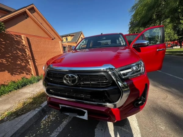 Toyota HILUX 2.8 Gr-S Srv At Diesel 4x4 año 2023