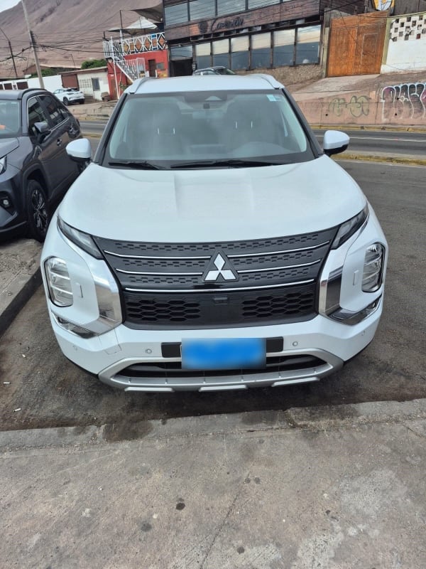 MITSUBISHI OUTLANDER Otra año 2025