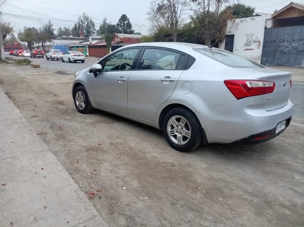KIA MOTORS RIO 4 1.4 Ex Mt año 2014