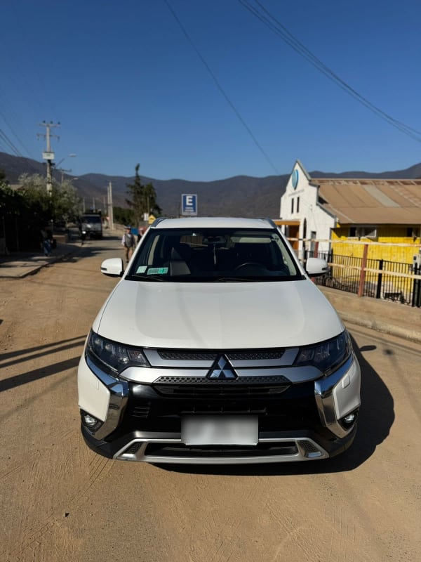 Mitsubishi Outlander 2.0 Mt 4x2 año 2023