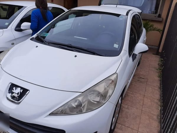 PEUGEOT 207 1.4 Premium One 75hp Mt año 2012 PEUGEOT 207 1.4 Premium One 75hp Mt año 2012