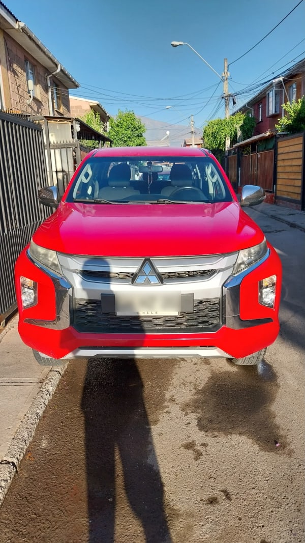 MITSUBISHI L200 2.4 Td Katana Cr Mt 4x2 Diesel año 2022