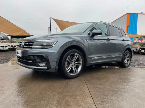 Volkswagen Tiguan R-Line 4x4 2.0 año 2022 Volkswagen Tiguan R-Line 4x4 2.0 año 2022