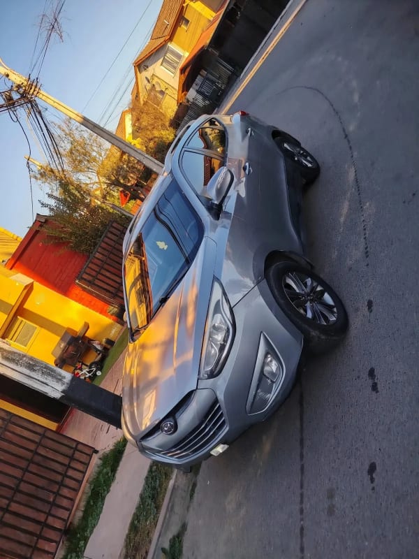 HYUNDAI TUCSON 2.0 Crdi Lm P/e 5dr Gl Ac At Diesel año 2015