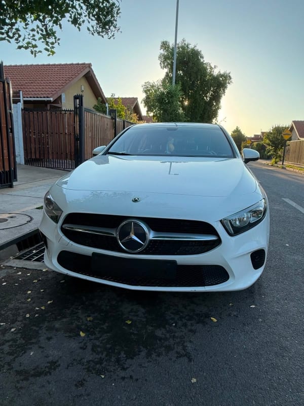 MERCEDES BENZ A200 1.3 Sedan Progressive At año 2020