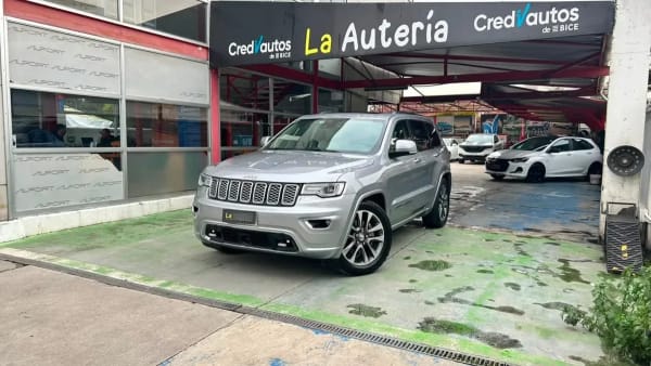 Jeep Grand Cherokee Overland 4x4 5.7 Aut año 2018
