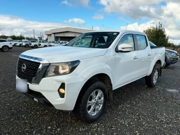 Nissan Navara D Cab Mt 4x4 2.3 Xe año 2023