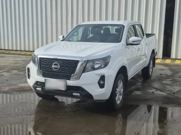 Nissan Navara Xe Mt 4x2 2.3 año 2023 Nissan Navara Xe Mt 4x2 2.3 año 2023