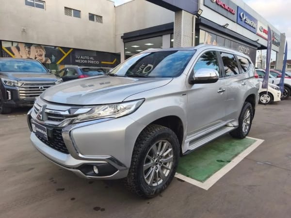Mitsubishi Montero Sport 2.4 Aut 4x2 Diesel año 2020