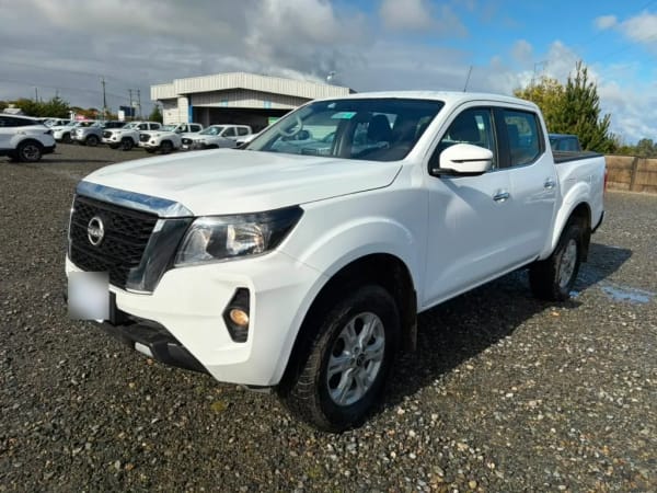 Nissan Navara D Cab 4x4 2.3 At año 2023 Nissan Navara D Cab 4x4 2.3 At año 2023
