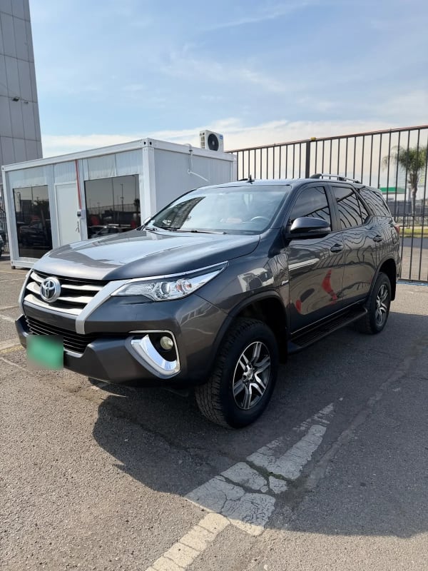Toyota Fortuner 2.7 Srv Lgb0 At año 2019 Toyota Fortuner 2.7 Srv Lgb0 At año 2019