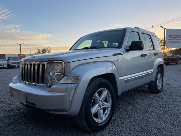 Jeep Cherokee Limited3.7 Aut 4x4 año 2013 Jeep Cherokee Limited3.7 Aut 4x4 año 2013