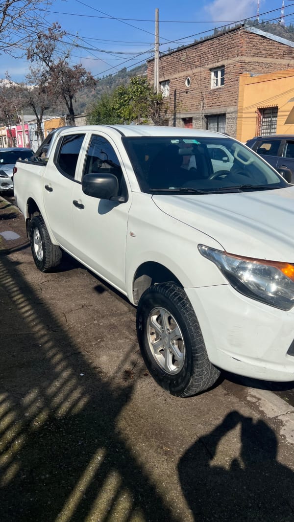 Mitsubishi L200 2.4 Katana Cr Mt 4x2 Diesel año 2017