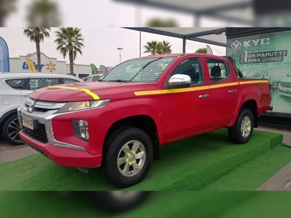 Mitsubishi L200 2.4 Katana Dob. Cab. 4x4 Mt 4p año 2022