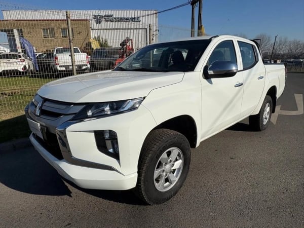 Mitsubishi L200 Katana Cr 4x2 año 2022