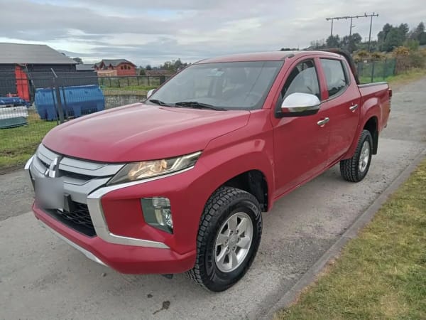 Mitsubishi L200 2.4 Katana Cr 4x2 Mt 4p año 2022