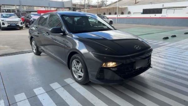 Hyundai Accent 1.5 Plus 4x2 Mt 4p año 2024 Hyundai Accent 1.5 Plus 4x2 Mt 4p año 2024