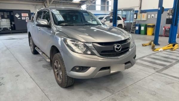 Mazda Bt-50 2.2 Sdx Diesel 4x4 Dob. Cab. 6mt 4p año 2021