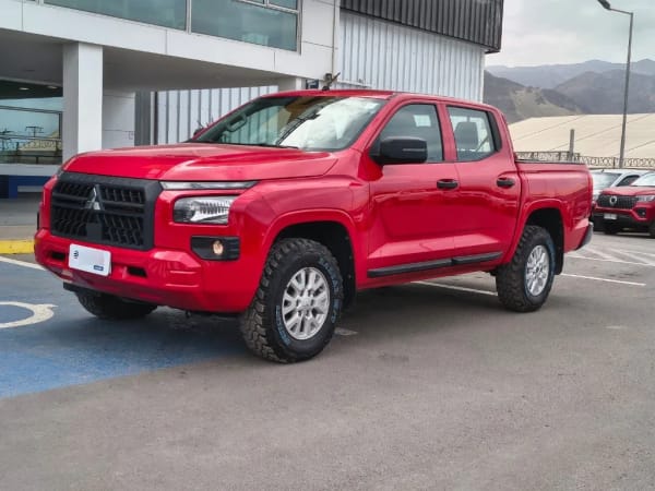 Mitsubishi L200 Katana D/c 2.4 Tdi Mt Xrt 4x4 año 2024 Mitsubishi L200 Katana D/c 2.4 Tdi Mt Xrt 4x4 año 2024