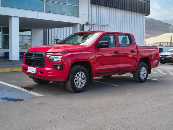 Mitsubishi L200 Katana D/c 2.4 Tdi Mt Xrt 4x4 año 2024 Mitsubishi L200 Katana D/c 2.4 Tdi Mt Xrt 4x4 año 2024