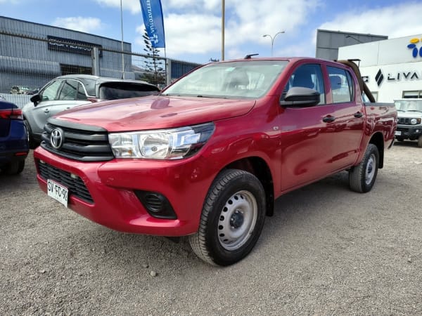 Toyota Hilux 2.4 Diesel 4x2 T/m año 2023 Toyota Hilux 2.4 Diesel 4x2 T/m año 2023